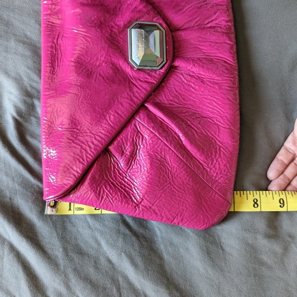 hot pink patent leather clutch from Club Monaco - Picture 4 of 5